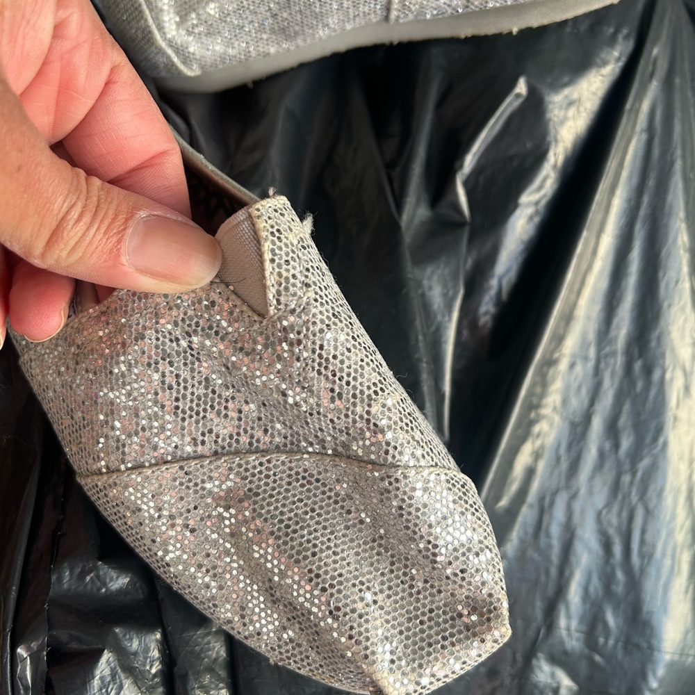 Women’s glittery toms